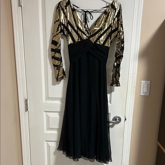 Elegant Black and Gold Dress - Picture 2 of 11